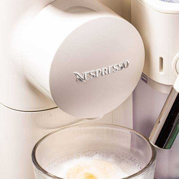 Кавомашина Nespresso Lattissima One White з автоматичною молочною системою для капсул Original 1239052980 фото