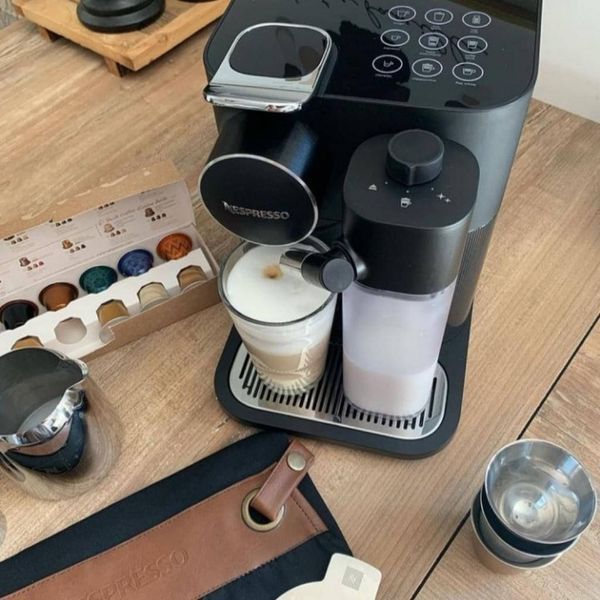 Кофемашина Nespresso Gran Lattissima Black с молочной системой для капсул Original 1308283755 фото
