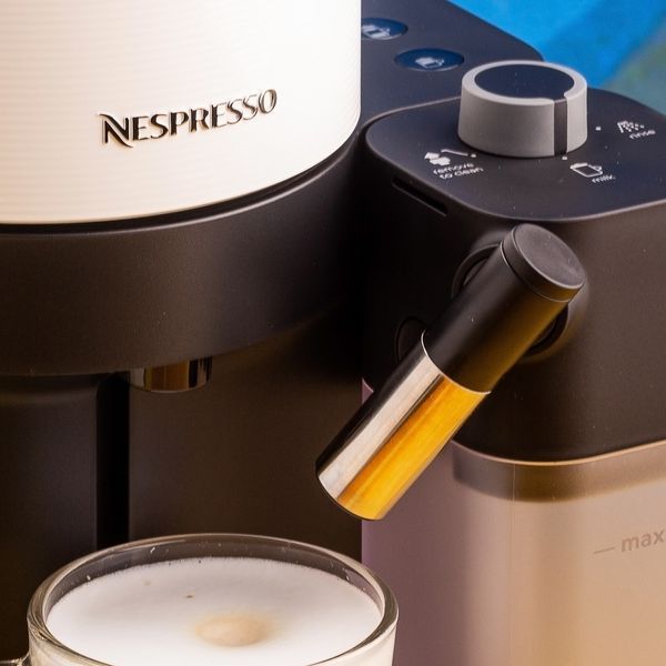 Кавомашина Nespresso Vertuo Lattissima White з молочною системою + 12 капсул Vertuo 1984633630 фото