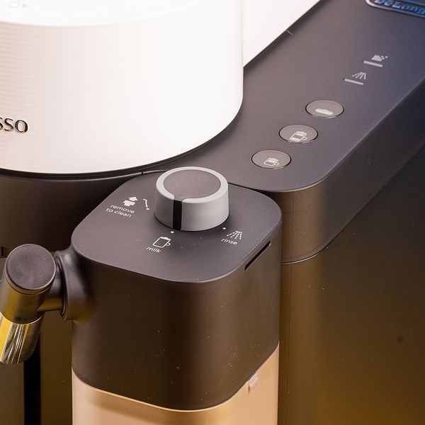 Кавомашина Nespresso Vertuo Lattissima White з молочною системою + 12 капсул Vertuo 1984633630 фото