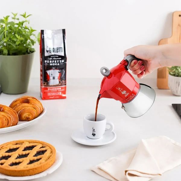 Гейзерна кавоварка Bialetti Moka Induction червона 15BAR-14808 фото