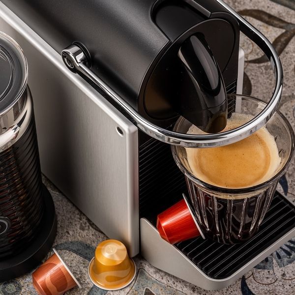 Капсульна кавоварка Nespresso Pixie D62 Aluminium и Капучинатор (Спинювач молока) - Aeroccino 3 Milk frother 1647738255 фото
