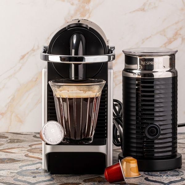 Капсульна кавоварка Nespresso Pixie D62 Aluminium и Капучинатор (Спинювач молока) - Aeroccino 3 Milk frother 1647738255 фото