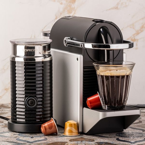 Капсульна кавоварка Nespresso Pixie D62 Aluminium и Капучинатор (Спинювач молока) - Aeroccino 3 Milk frother 1647738255 фото